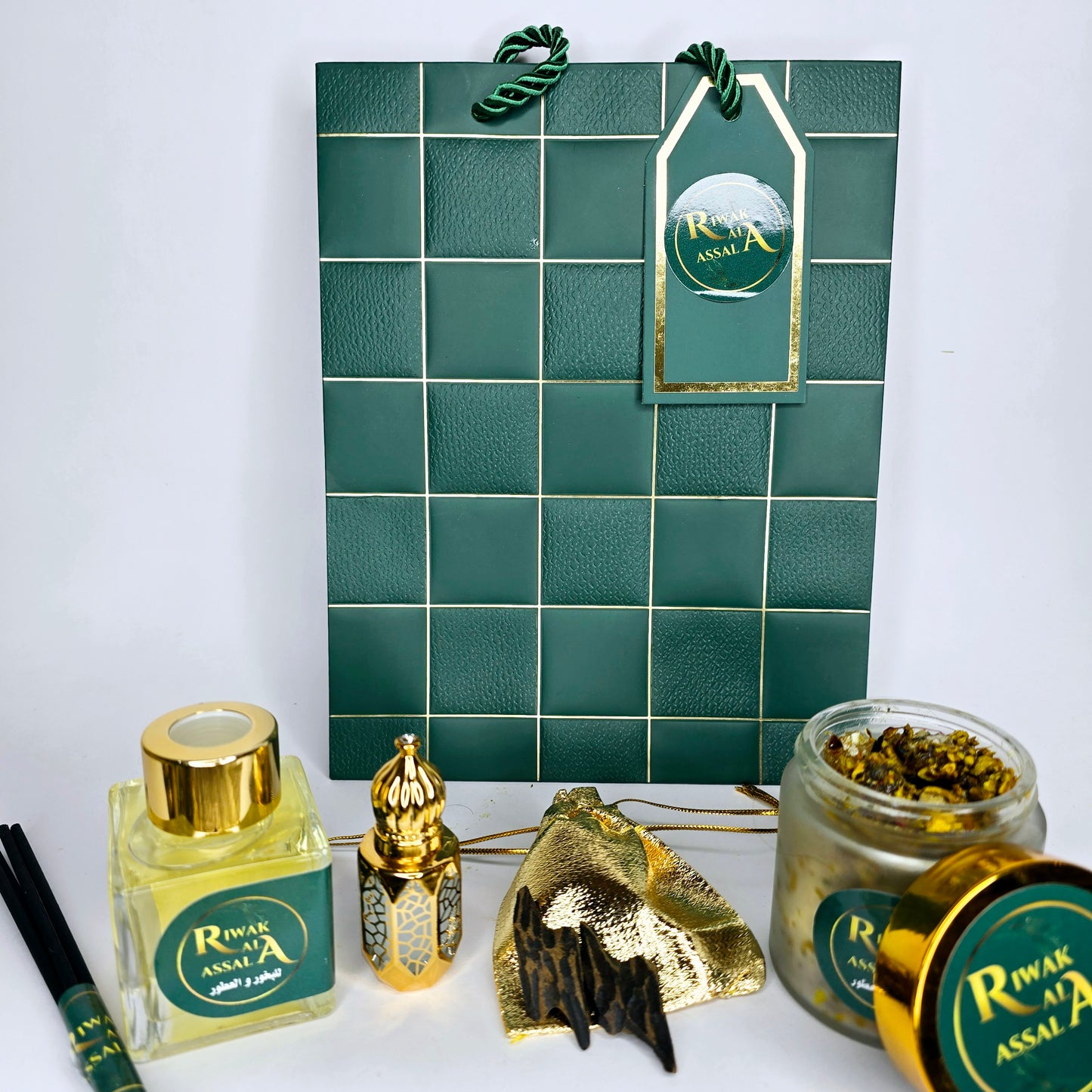 Pack Prestige: 50g Sarghina + 4g Oud + Diffuseur au choix + Dihn ou Musc au choix
