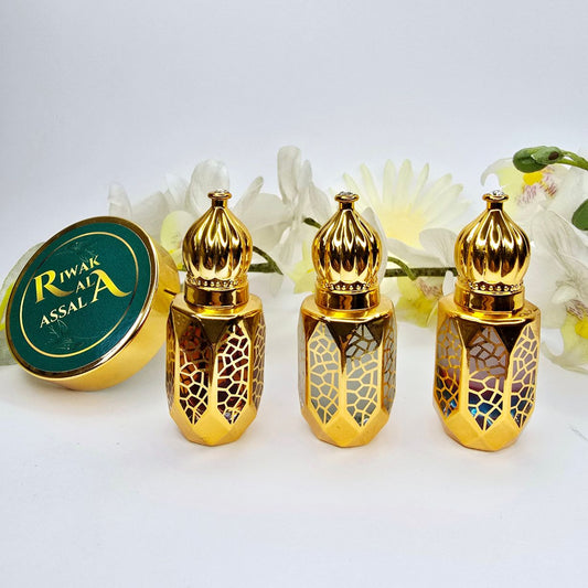 Découvrez notre Pack Dahabi- Trio Muscs & Adhan, et composez votre propre sélection de trois flacons de 6 ml, à choisir parmi nos fragrances exclusives disponibles chez Riwak Al Assala.