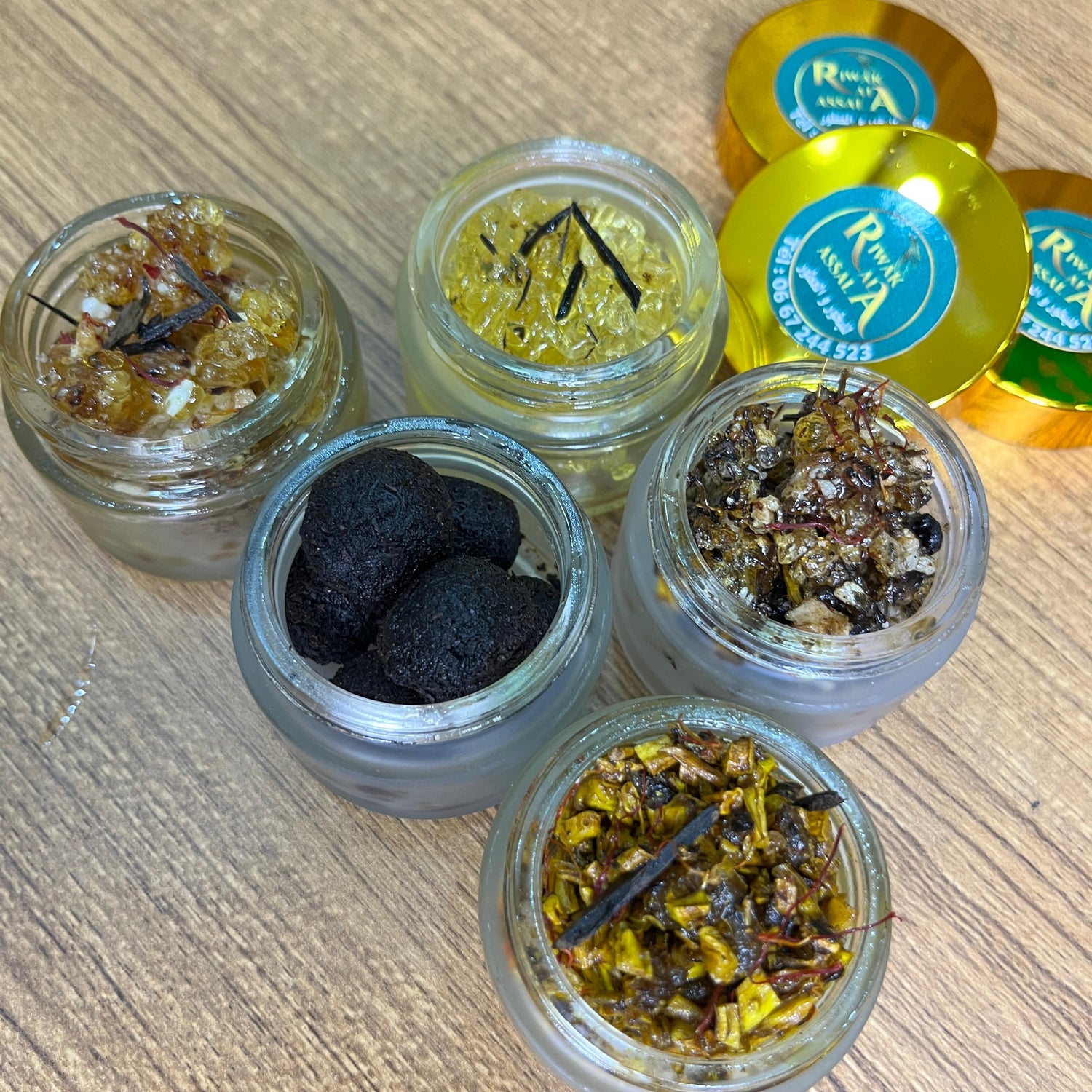 Pack Khmissa – L’Art du Bakhour en 5 Variétés Riwak Al Assala